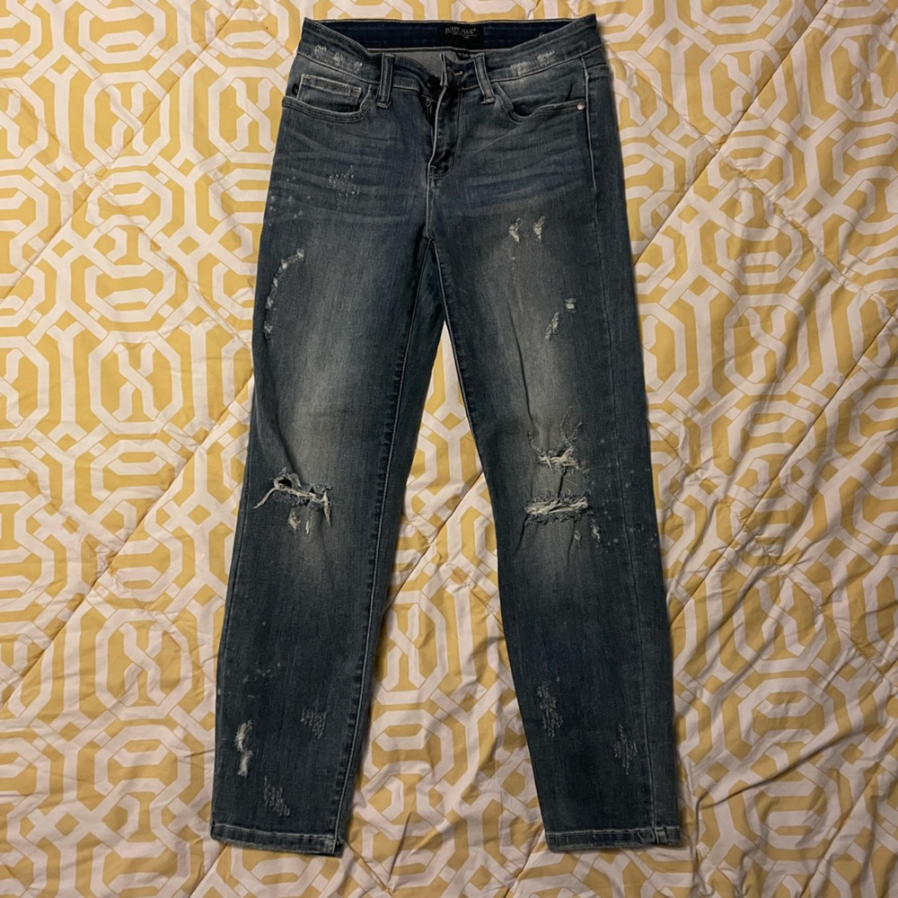 Judy Blue Jeans 7/28.  Relaxed fit.   Worn twice.